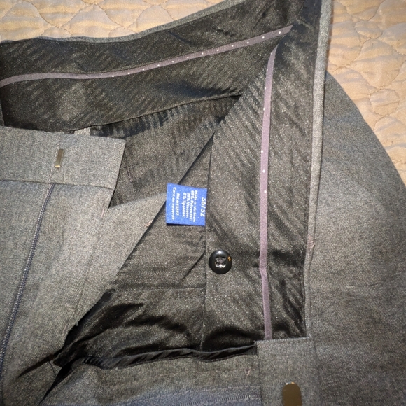 Amazon essentials 36x32 dress pants - Picture 3 of 4